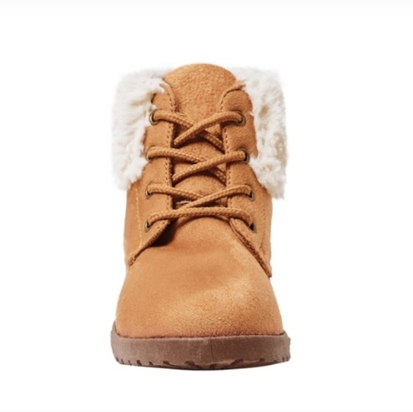 Kids Fur Cuff Lug Sole Boot Girls Size 5 MSRP $42 - Picture 2 of 9